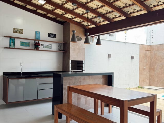 Casa com 180m² 3 quartos e 3 banheiros, à venda, no bairro Morada de Laranjeiras em Serra