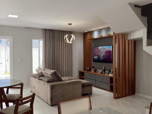 Casa com 180m² 3 quartos e 3 banheiros, à venda, no bairro Morada de Laranjeiras em Serra
