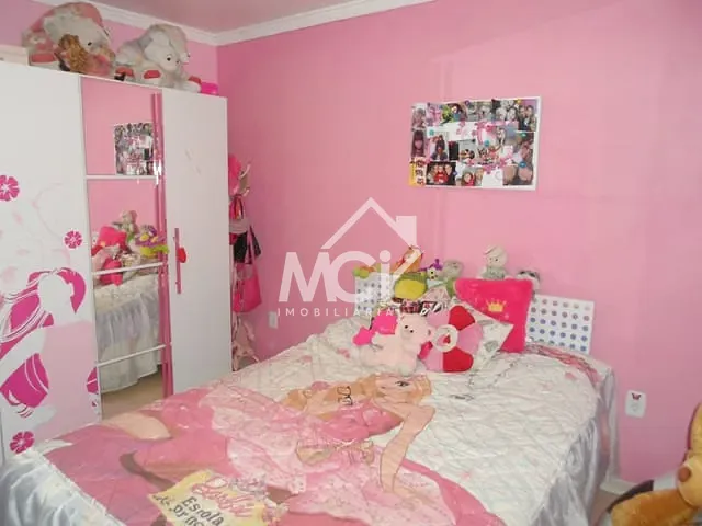 Casa com 350m² 3 quartos e 3 banheiros, à venda, no bairro Areal em Pelotas