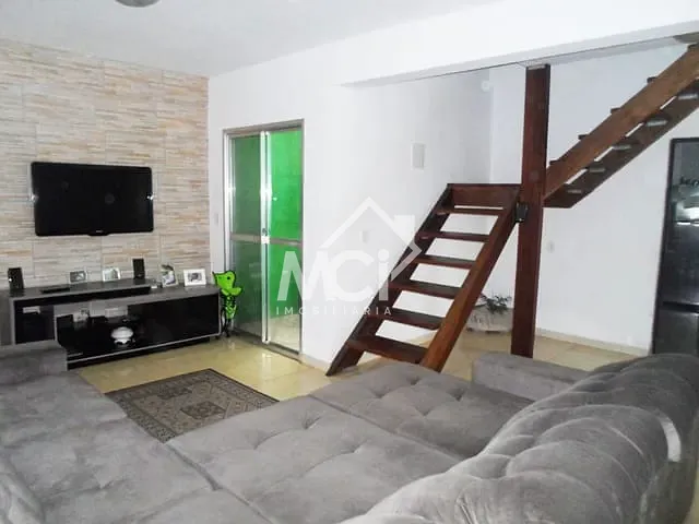 Casa com 350m² 3 quartos e 3 banheiros, à venda, no bairro Areal em Pelotas