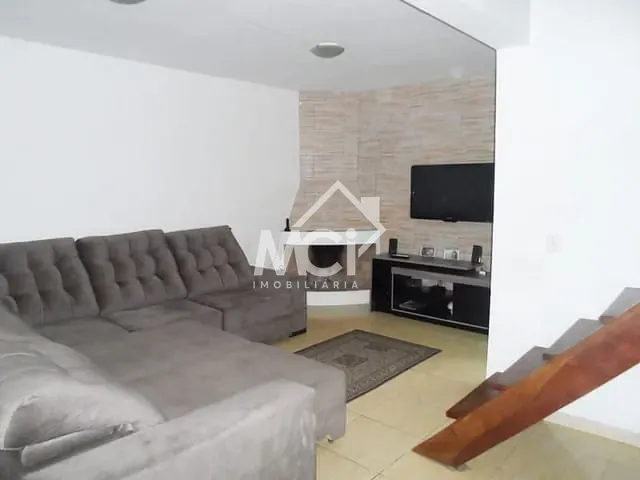 Casa com 350m² 3 quartos e 3 banheiros, à venda, no bairro Areal em Pelotas