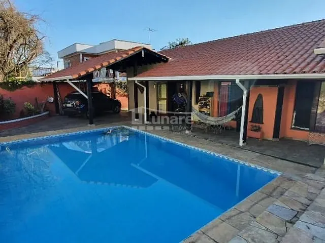 Casa com 800m² 5 quartos e 5 banheiros, à venda ou para alugar, no bairro Vila Suissa em Mogi das Cruzes