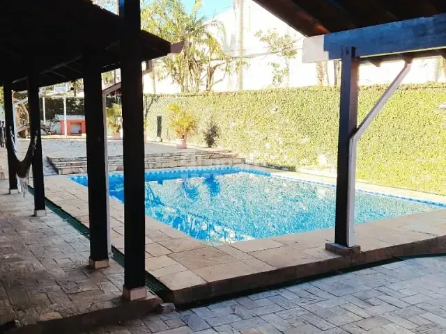 Casa com 800m² 5 quartos e 5 banheiros, à venda ou para alugar, no bairro Vila Suissa em Mogi das Cruzes