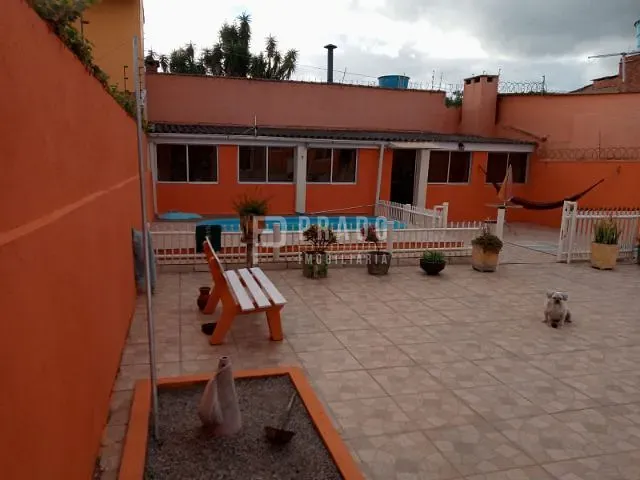 Casa com 300m² 2 quartos e 2 banheiros, à venda, no bairro Laranjal em Pelotas