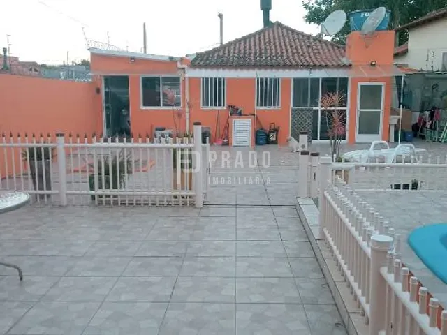 Casa com 300m² 2 quartos e 2 banheiros, à venda, no bairro Laranjal em Pelotas