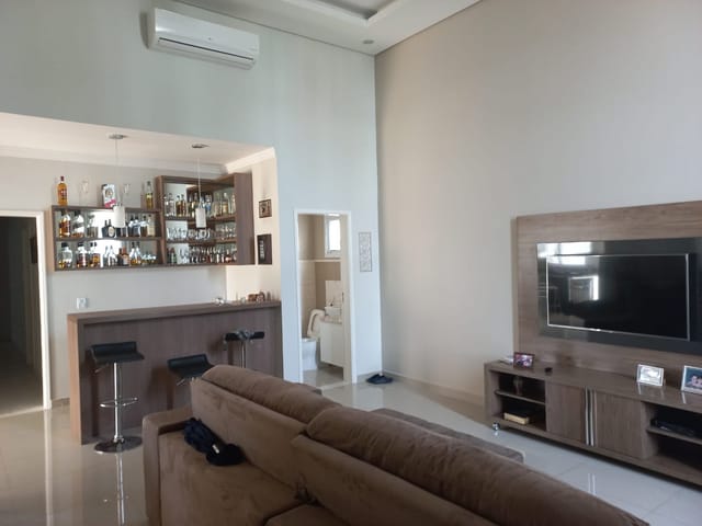 Casa com 510m² 3 quartos e 4 banheiros, à venda, no bairro Santa Isabel em Louveira
