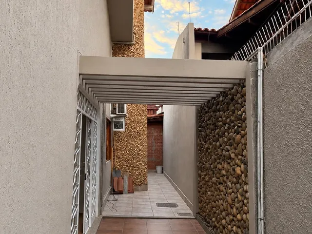 Casa com 600m², à venda ou para alugar, no bairro Setor Bueno em Goiânia
