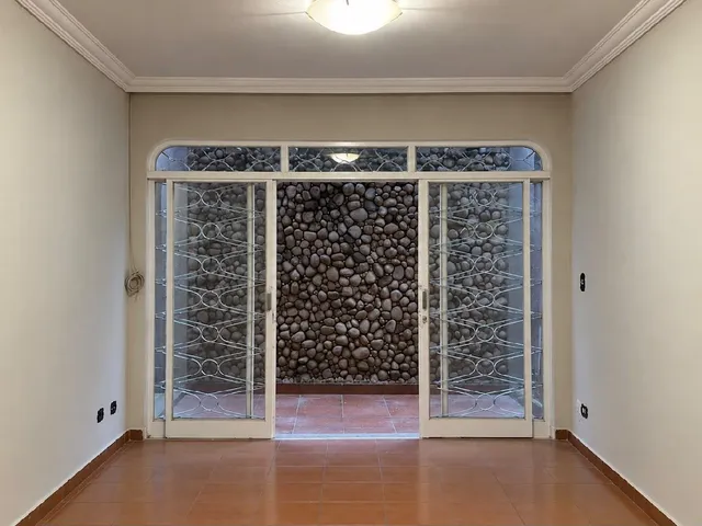 Casa com 600m², à venda ou para alugar, no bairro Setor Bueno em Goiânia