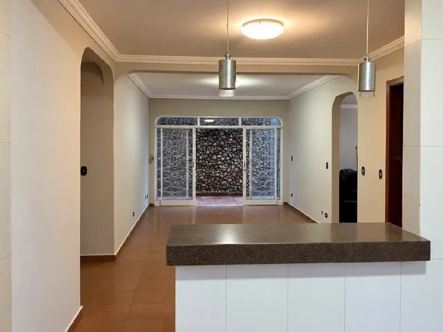 Casa com 600m², à venda ou para alugar, no bairro Setor Bueno em Goiânia