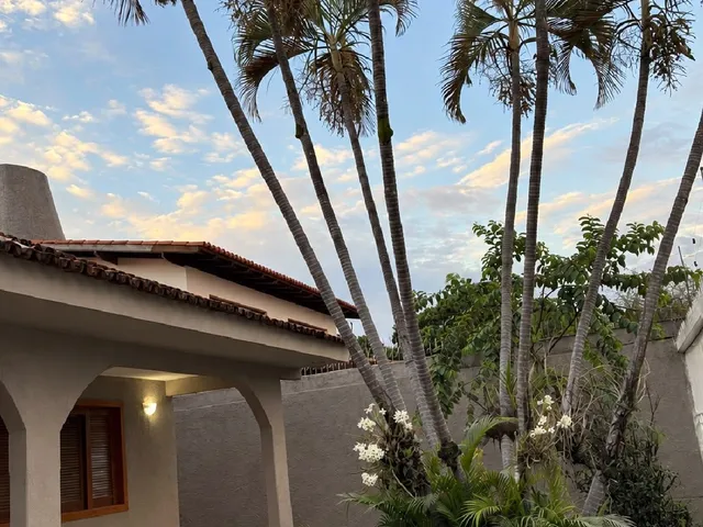 Casa com 600m², à venda ou para alugar, no bairro Setor Bueno em Goiânia