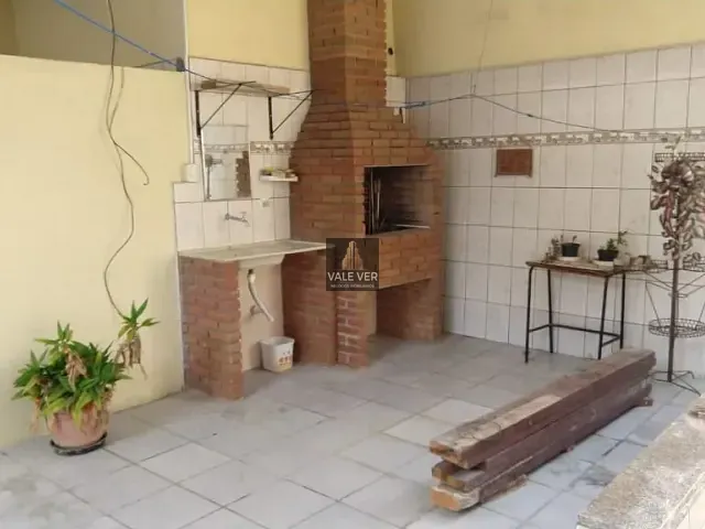 Casa com 300m² 5 quartos e 3 banheiros, à venda, no bairro Jardim Souto em São José dos Campos
