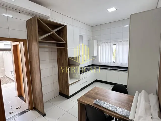 Casa com 250m² 3 quartos e 4 banheiros, para alugar, no bairro Ribeirão do Lipa em Cuiabá