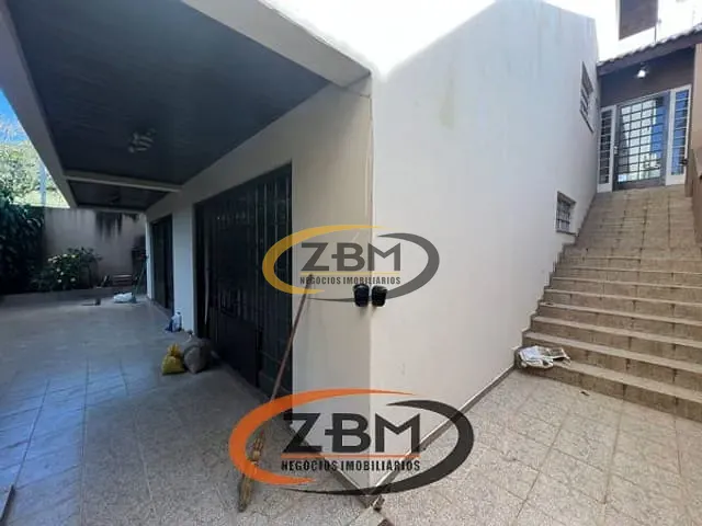 Casa com 360m² 4 quartos e 5 banheiros, à venda, no bairro Quebec em Londrina