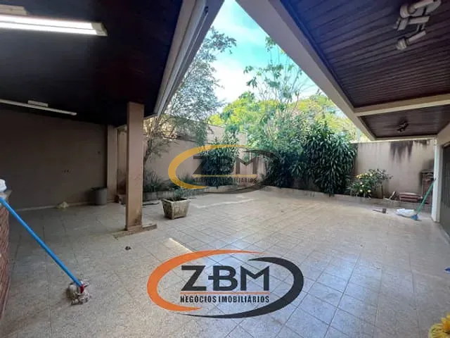 Casa com 360m² 4 quartos e 5 banheiros, à venda, no bairro Quebec em Londrina