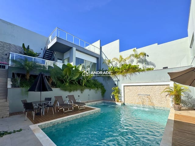 Casa com 490m² 3 quartos e 4 banheiros, à venda, no bairro Loteamento Residencial Cazarin em Apucarana