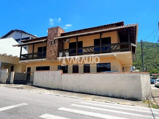 Casa com 250m² 3 quartos e 1 banheiro, à venda, no bairro Fazenda em Itajaí