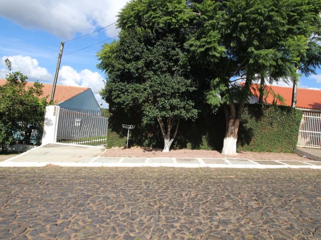 Casa com 360m² 2 quartos e 2 banheiros, à venda, no bairro Oficinas em Ponta Grossa