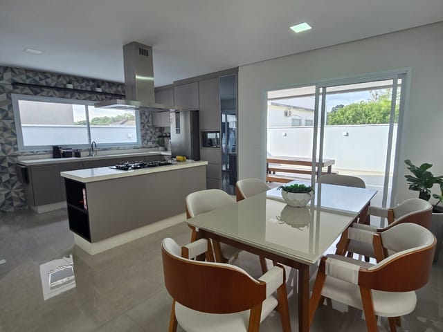 Casa com 250m² 2 quartos e 1 banheiro, à venda, no bairro Mogi Moderno em Mogi das Cruzes
