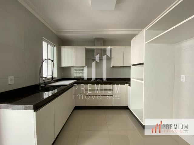 Casa com 279m² 3 quartos e 4 banheiros, à venda, no bairro OFICINAS em PONTA GROSSA