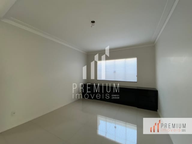 Casa com 279m² 3 quartos e 4 banheiros, à venda, no bairro OFICINAS em PONTA GROSSA