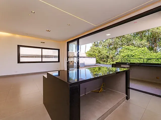 Casa com 370m² 5 quartos e 6 banheiros, à venda, no bairro São Paulo II em Cotia