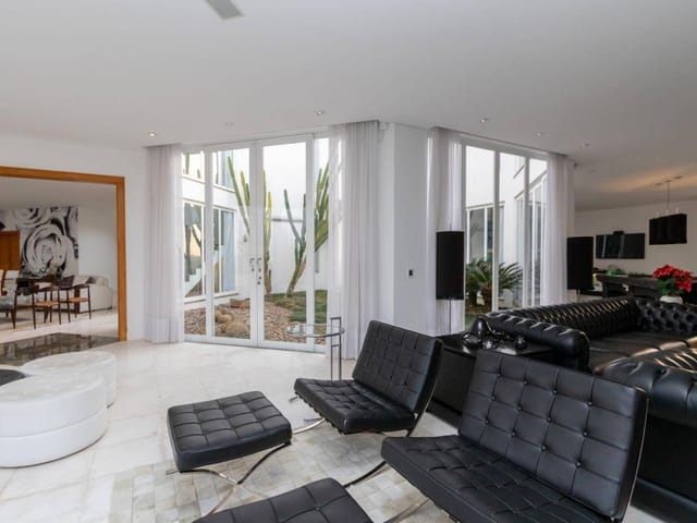 Casa com 2151m² 5 quartos e 6 banheiros, à venda, no bairro Santa Felicidade em Curitiba