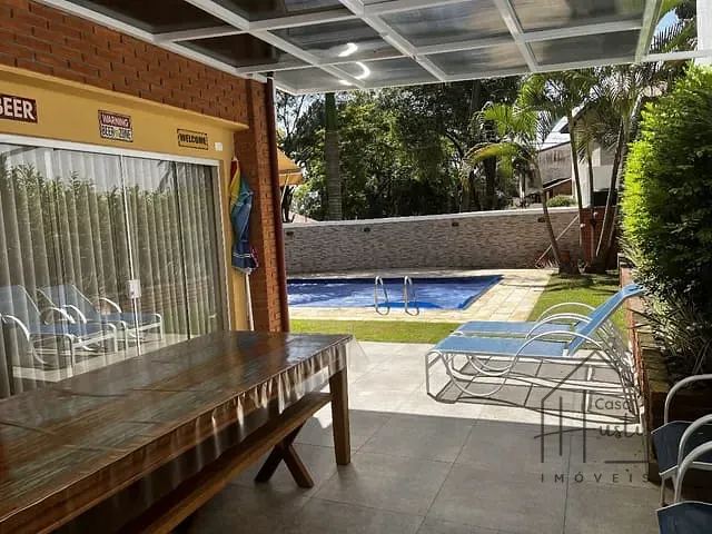 Casa com 400m² 4 quartos e 2 banheiros, à venda, no bairro Jardim das Flores em Cotia