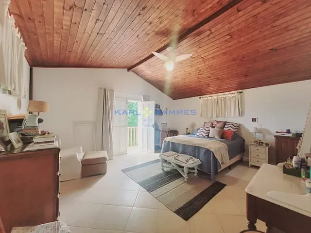 Casa 6 quartos e 3 banheiros, à venda, no bairro Nogueira em Petrópolis