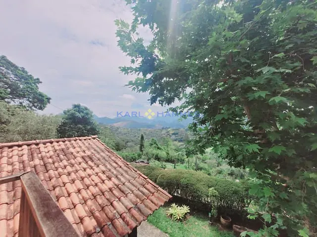 Casa 6 quartos e 3 banheiros, à venda, no bairro Nogueira em Petrópolis