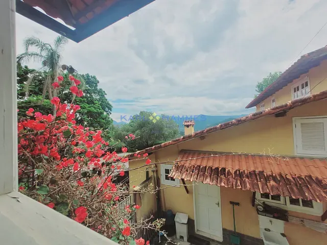 Casa 6 quartos e 3 banheiros, à venda, no bairro Nogueira em Petrópolis