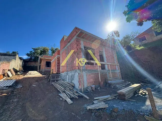 Casa com 234m² 3 quartos e 2 banheiros, à venda, no bairro Embu em Colombo