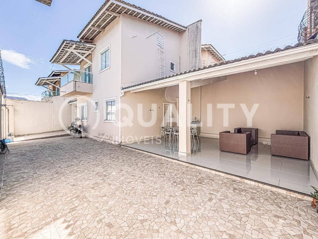 Casa 3 quartos e 3 banheiros, à venda, no bairro Aracapé em Fortaleza