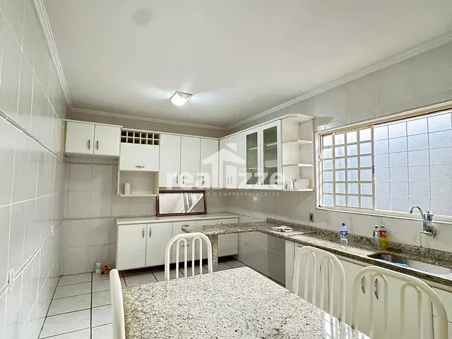 Casa 3 quartos e 2 banheiros, para alugar, no bairro Conjunto Habitacional Doutor José Secchi em Itapira