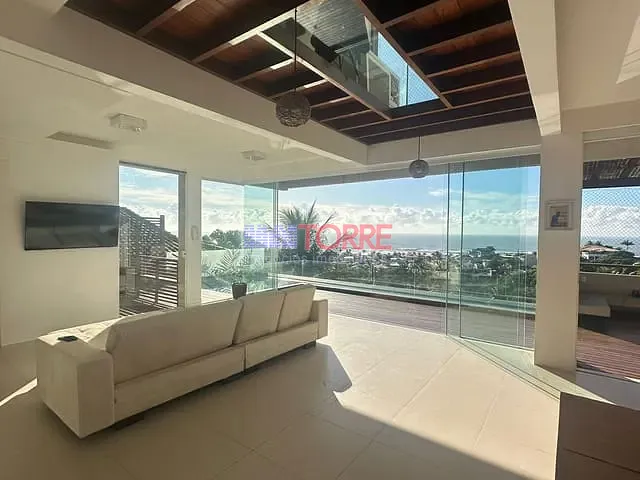 Casa 4 quartos e 4 banheiros, à venda ou para alugar, no bairro Nossa Senhora da Vitória em Ilhéus