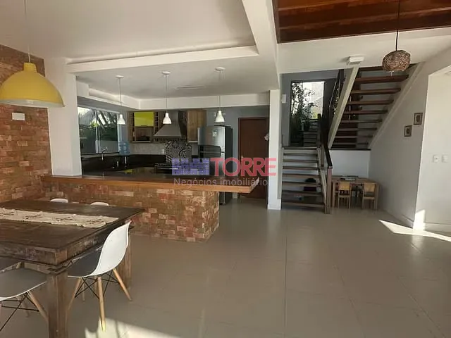 Casa 4 quartos e 4 banheiros, à venda ou para alugar, no bairro Nossa Senhora da Vitória em Ilhéus