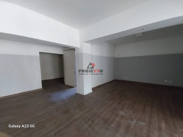 Casa com 262m², para alugar, no bairro Campestre em Santo André