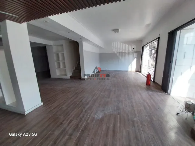Casa com 262m², para alugar, no bairro Campestre em Santo André