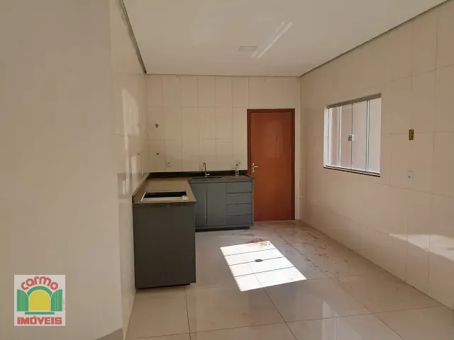 Casa 3 quartos e 3 banheiros, à venda, no bairro Residencial Portal do Cerrado em Anápolis