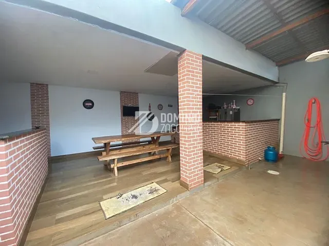 Casa com 213m² 4 quartos e 3 banheiros, à venda, no bairro Vila Arquelau em Uberaba