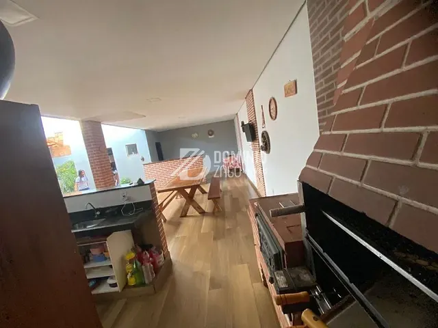 Casa com 213m² 4 quartos e 3 banheiros, à venda, no bairro Vila Arquelau em Uberaba