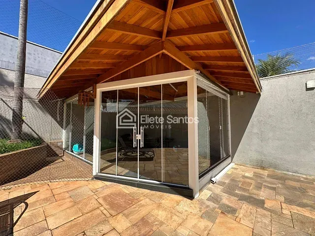 Casa com 904m² 4 quartos e 5 banheiros, à venda, no bairro Parque Residencial Nardini em Americana