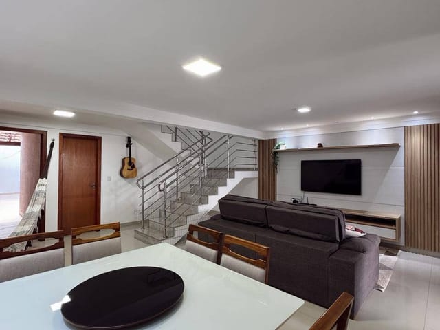 Casa com 300m² 4 quartos e 3 banheiros, à venda, no bairro Morada de Laranjeiras em Serra