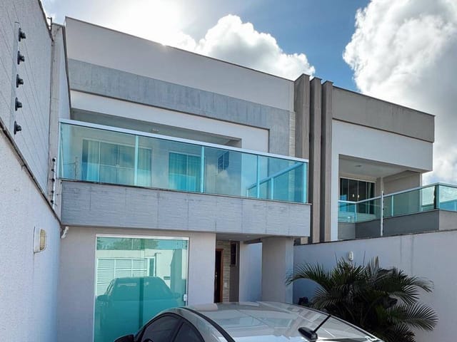 Casa com 300m² 4 quartos e 3 banheiros, à venda, no bairro Morada de Laranjeiras em Serra