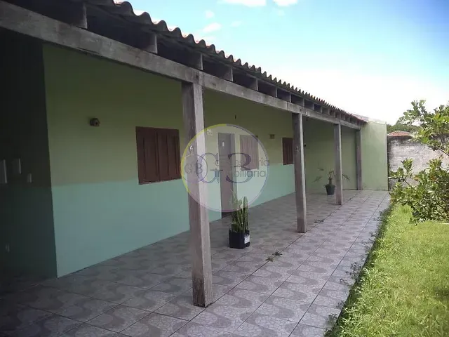 Casa 3 quartos e 2 banheiros, para alugar, no bairro Laranjal em Pelotas
