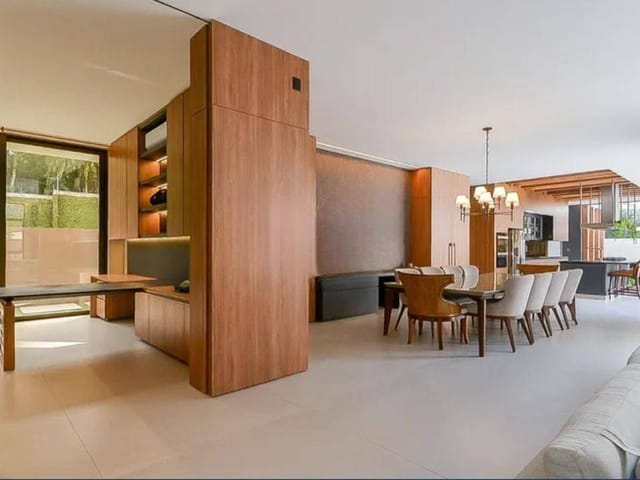 Casa com 658m² 4 quartos e 6 banheiros, à venda, no bairro Santa Felicidade em Curitiba