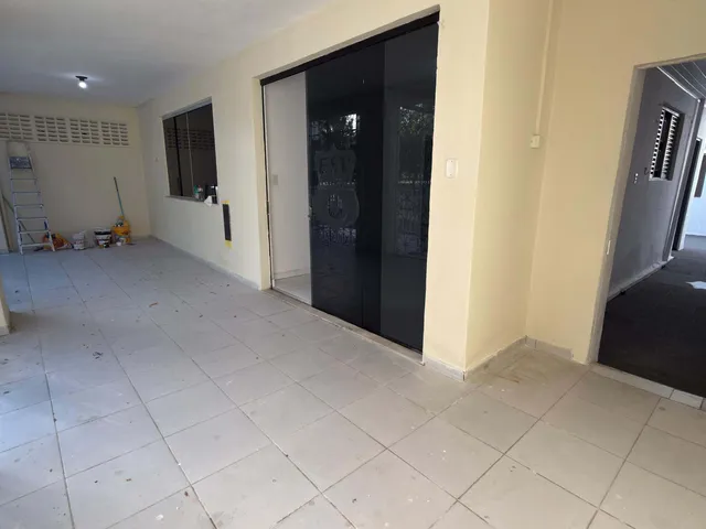 Casa 5 quartos e 3 banheiros, para alugar, no bairro Luzia em Aracaju