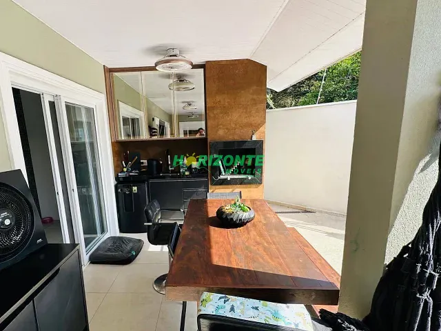 Casa com 460m² 3 quartos e 4 banheiros, à venda, no bairro Urbanova VII em São José dos Campos