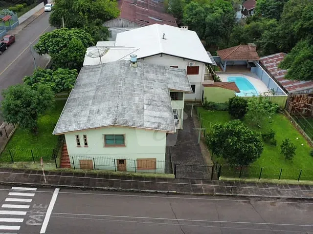 Casa com 253m² 5 quartos e 3 banheiros, à venda, no bairro Teutônia em Teutônia