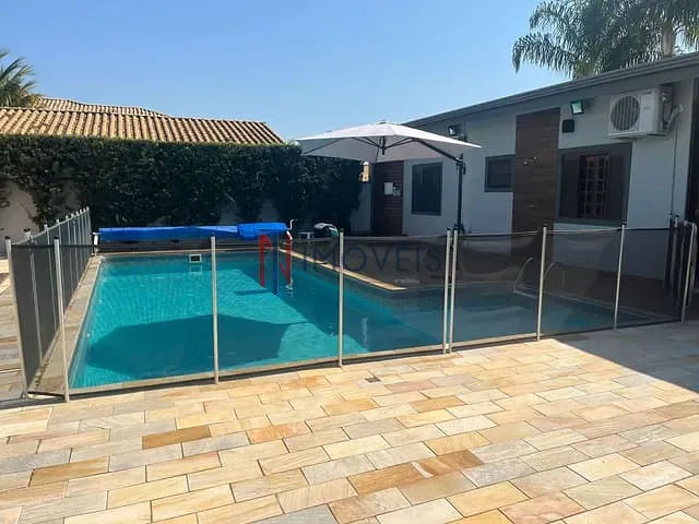 Casa 4 quartos e 3 banheiros, à venda, no bairro Condomínio Parque das Garças I em Atibaia