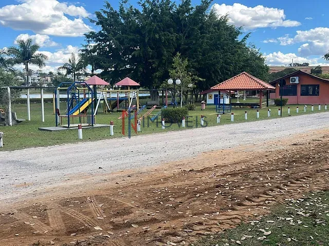 Casa 4 quartos e 3 banheiros, à venda, no bairro Condomínio Parque das Garças I em Atibaia